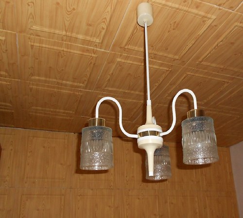 Trojramenný skleněný lustr