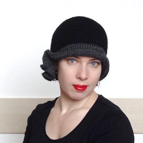 Madam Krajewska v mini 2. - háčkovaný klobouk — foto 1
