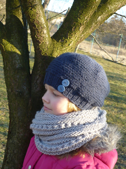 Tmavomodrý baret — foto 1