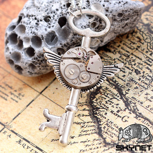 Okřídlený steampunkový klíček — foto 1