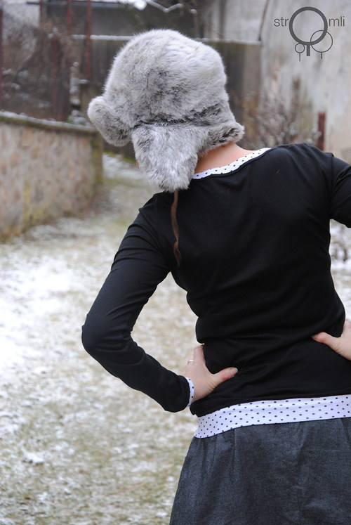 Černé puntíkatý lem, vel. M — foto 1