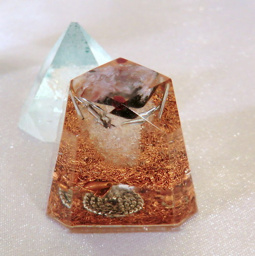 Orgonit 2* Diamant malý * Čaroit — foto 1