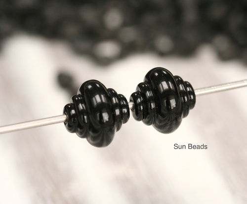 Vinutka s prstencem střední 13x13mm černá