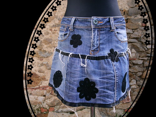 Denim sukně - s háčkovanou aplikací — foto 1