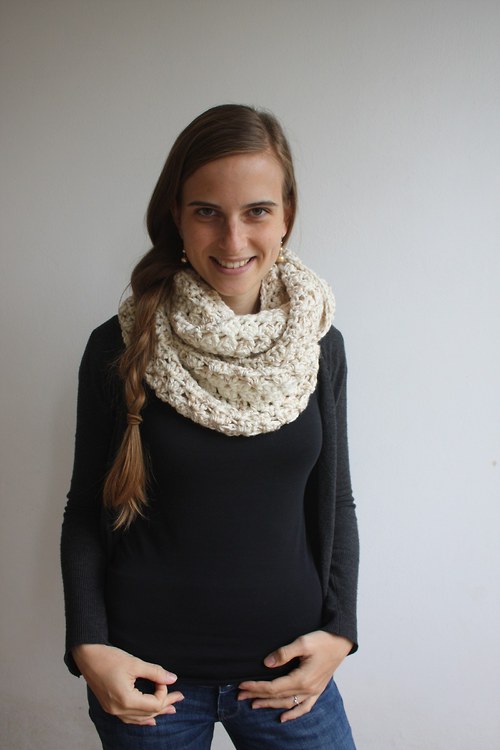 Nákrčník "Creme" — foto 1