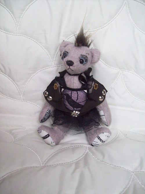 Tara - gothic bear na přání — foto 1