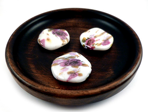 Placka "porcelánová" potisk růží 30mm, 1ks