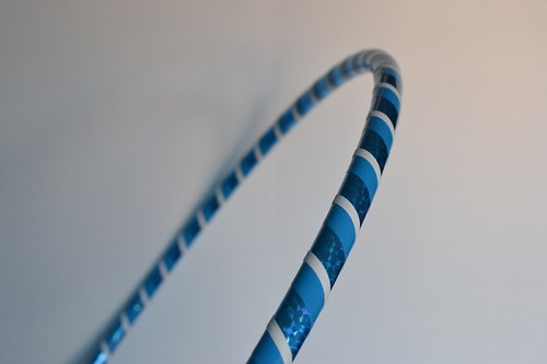 Obruč na hooping modro-bílá 95 cm — foto 1