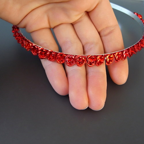 Cabeça com rosas velmelhas