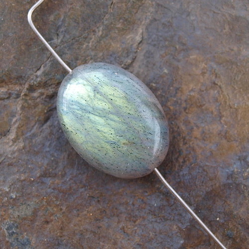 Labradorit, korálek 2 x1,5 cm — foto 1