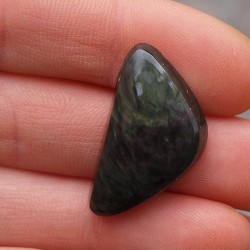 Obsidián duhový, kabošon č. 1384 — foto 1