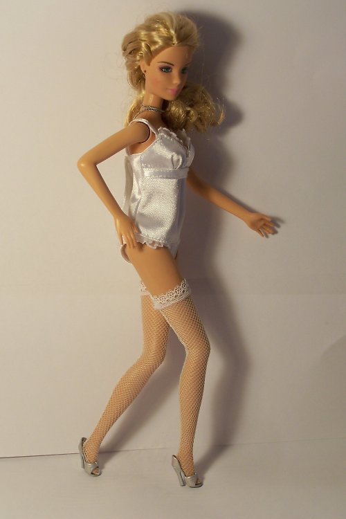 Bílé luxusní prádlo pro Barbie — foto 1