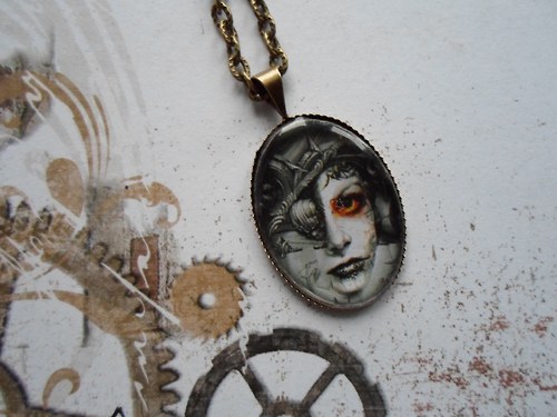 Náhrdelník s obrázkem steampunkové dámy