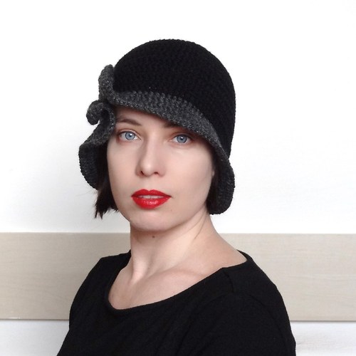 Madam Krajewska v mini 2. - háčkovaný klobouk — foto 1