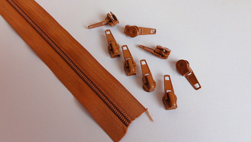 Zip (2 m) + jezdec ( 8 ks) - 5mm okrová (290)