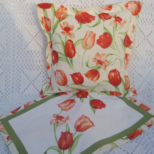Simply tulips I - středový ubrus — foto 1