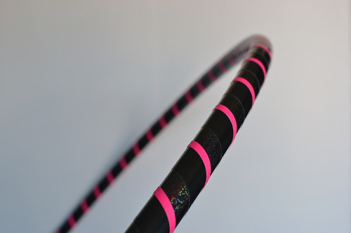 Obruč na hooping černo-růžová 100 cm — foto 1