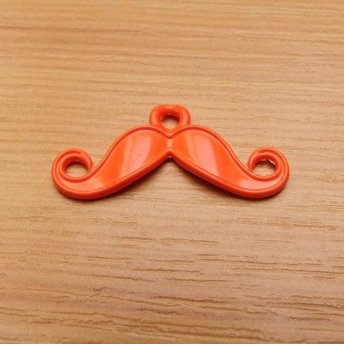 Knír - 43mm x 11mm