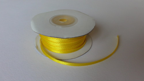 Saténová stužka 3mm - 5m - žlutá (68)
