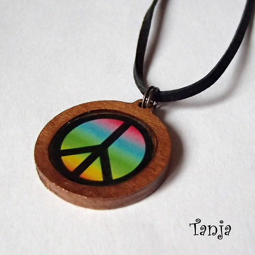 Hippie přívěsek ve dřevě — foto 1