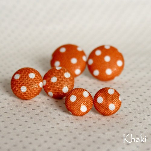 Puntíkaté oranžové - buttonkové náušnice — foto 1