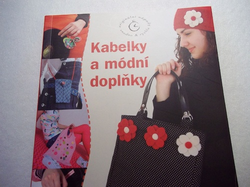 Kabelky a módní doplňky — foto 1