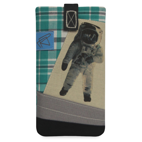 Obal na telefon s kosmonautem — foto 1