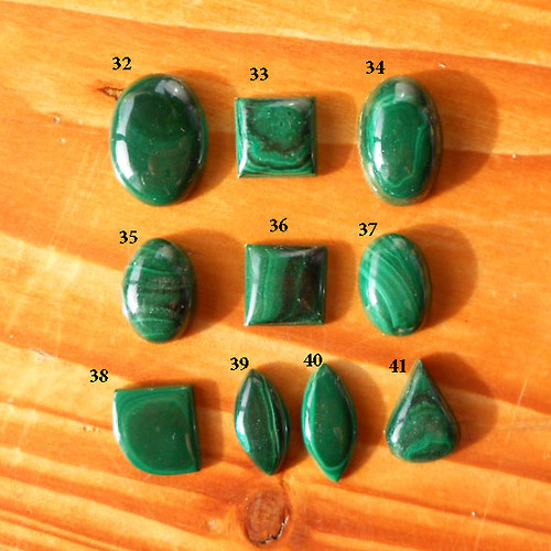 Malachitový Kabošon č.32 - 13x18mm