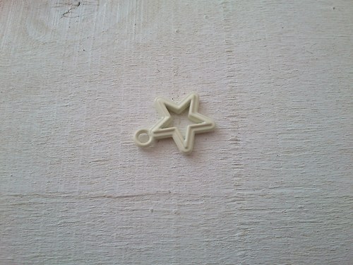 Hvězdička 15x18 mm - smetanová