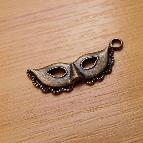 Maska - starobronz -31mm x 20mm — foto 1