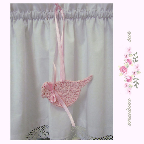Háčkovaný ptáček LIGHT PINK — foto 1
