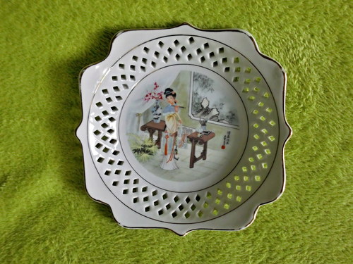 Čínsky porcelánový tanier