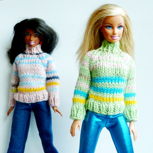 PEA GREEN svetr pro Barbie — foto 1