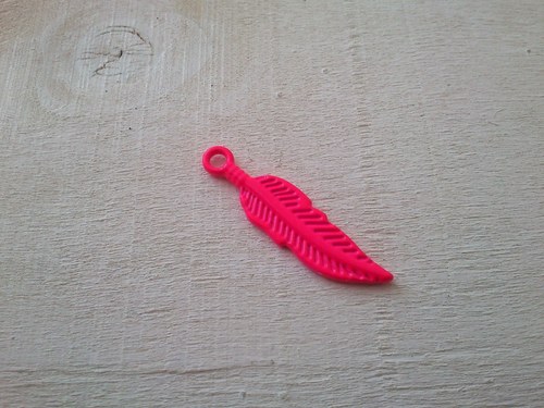Pírko 9x30 mm - neonově růžové