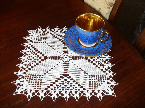 Háčkovaná čtvercová dečka Geometrie — foto 1