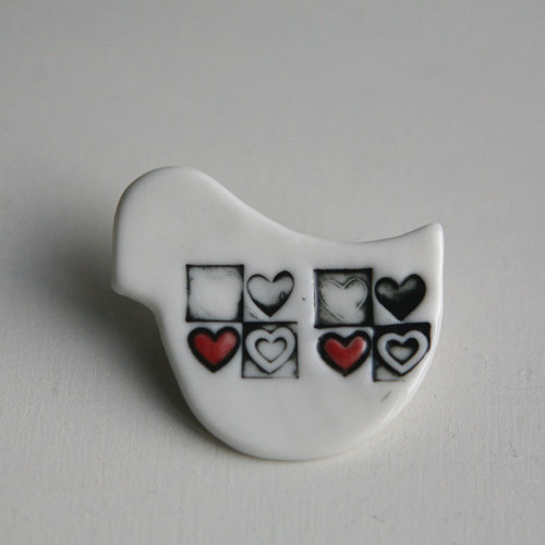 Porcelánče Srdcaté (porcelánová brož) — foto 1