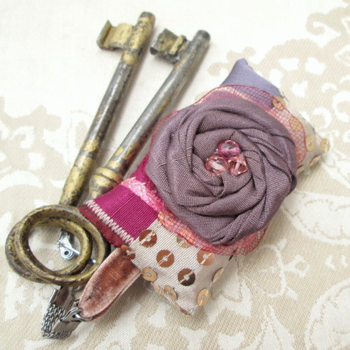 Přívěsek Coussin.pour.les.clefs.VI. — foto 1