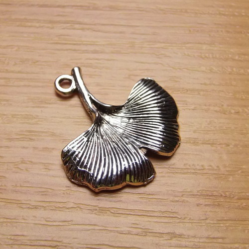 Starostříbrný list ginko - 24mm x 23mm