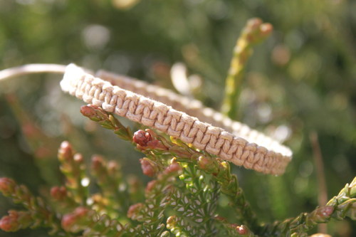 Béžový.. Macramé/shamballa náramek — foto 1