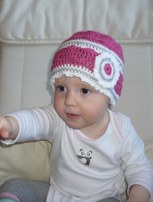 Jarní/podzimní háčkovaná čepička — foto 1