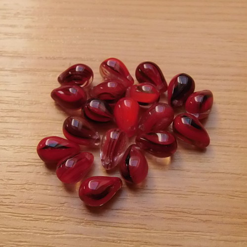 Červené kapky - 9 x 6 mm