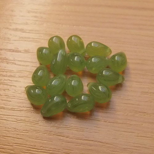 Zelené kapky - 9 x 6 mm