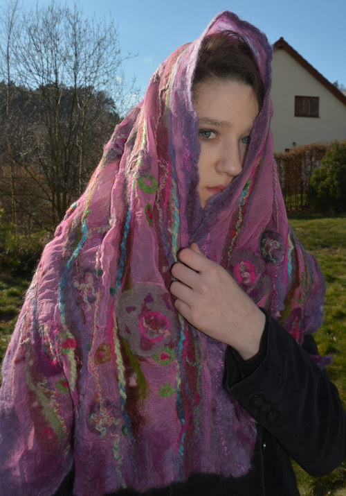 Plstěný vlněný šál na hedvábí — foto 1