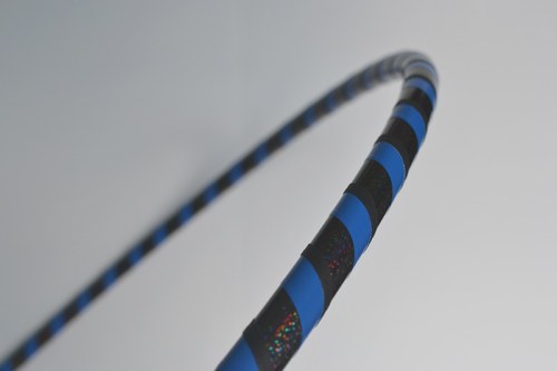 Obruč na hooping černo-modrá 90 cm — foto 1