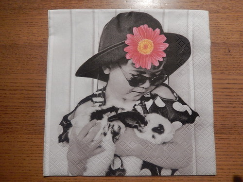 Ubrousek na decoupage - holčička s králíčkem