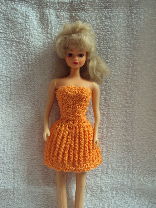 Oranžové šatičky pro Barbie — foto 1