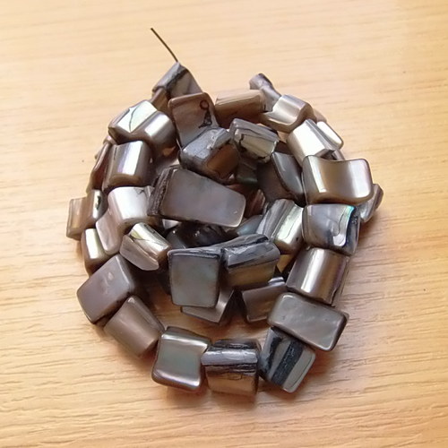 Perleťové zlomky - 8x8x5mm