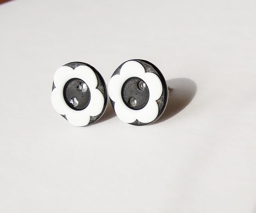 Černobílé kytičky 12mm (chirurgická ocel) — foto 1