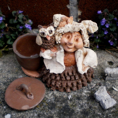 Ježibabka s hrncem,sovičková,9cm — foto 1