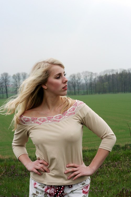 Něžné krajkové triko — foto 1